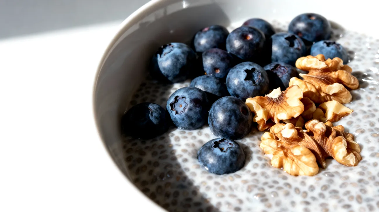 Chia-Pudding mit Walnüssen und Blaubeeren"